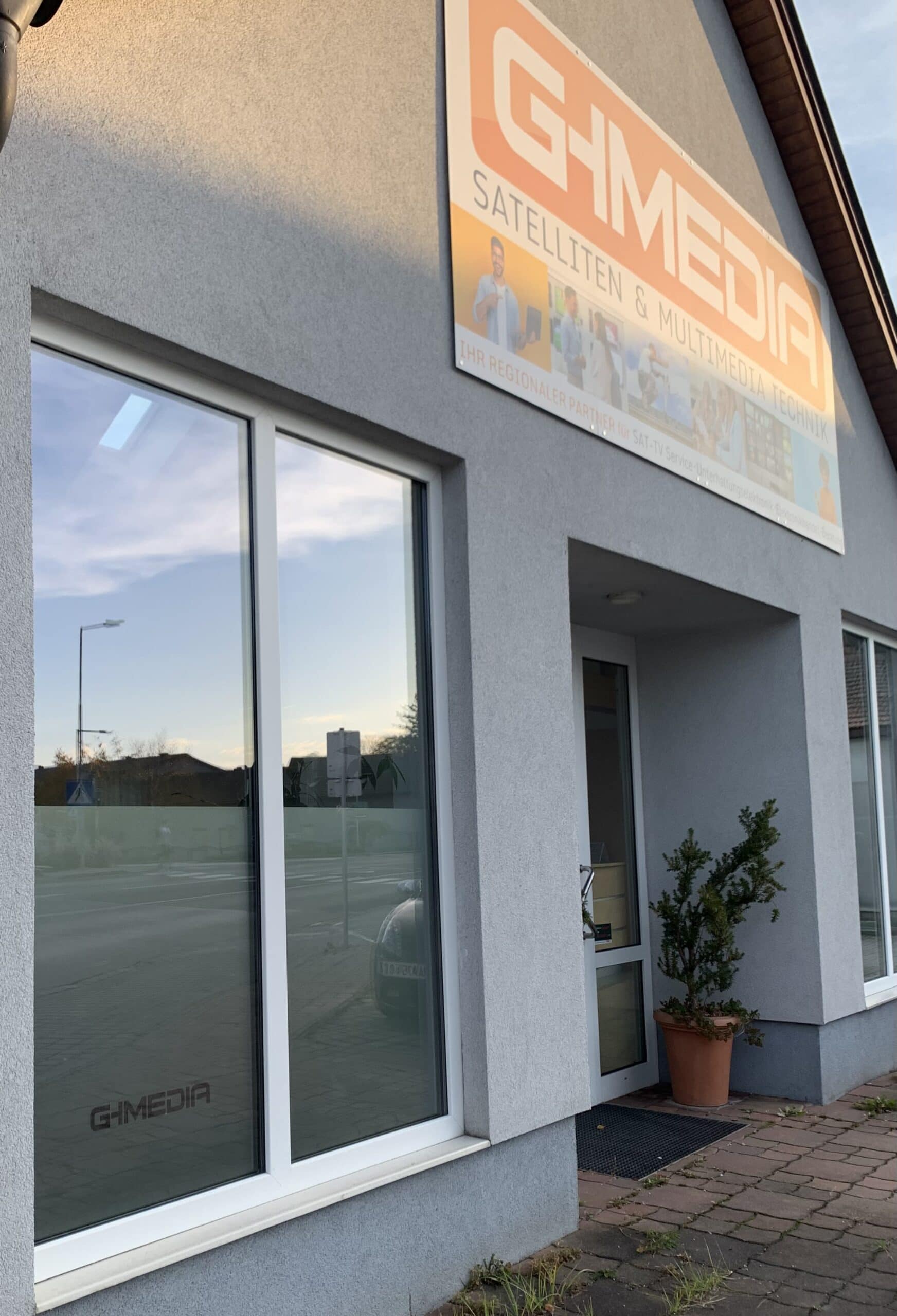 Auslage GHMedia Beklebung Michglas TAURO