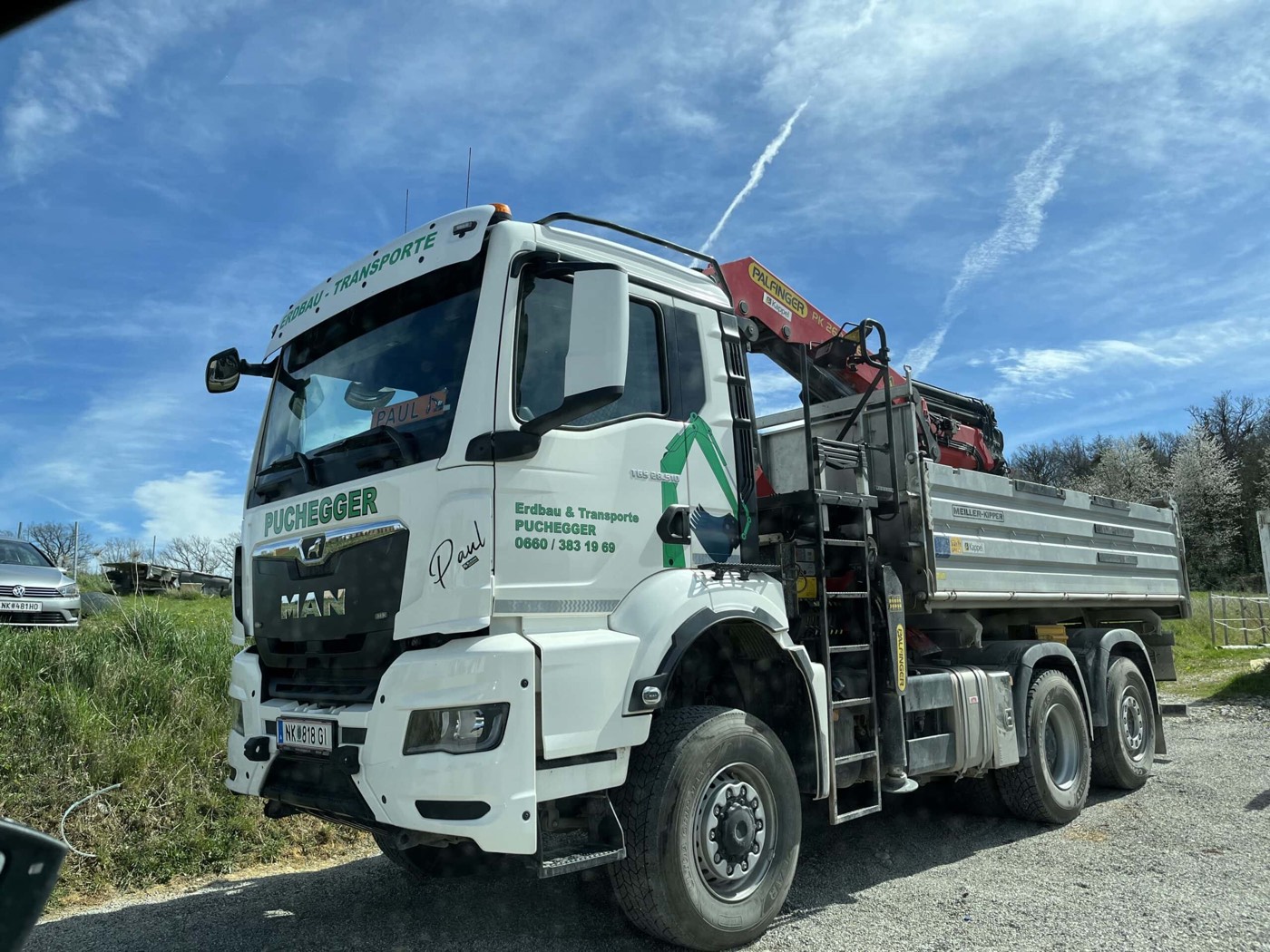 Beschrifteter MAN-Kipper von Puchegger Erdbau & Transporte
