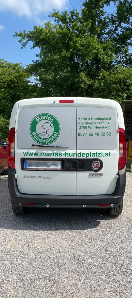 Marias Hundeplatzl Beklebung TAURO